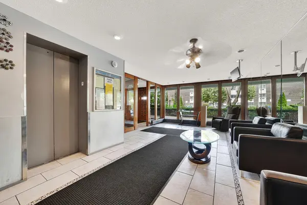 10015 Beverly DR #404, Skokie, IL 60076