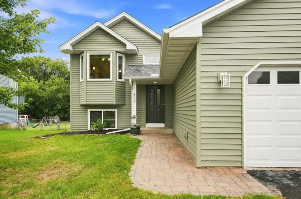 808 3rd AVE SW, Isanti, MN 55040