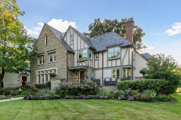 2116 W Lake Of The Isles Pkwy, Minneapolis, MN 55405