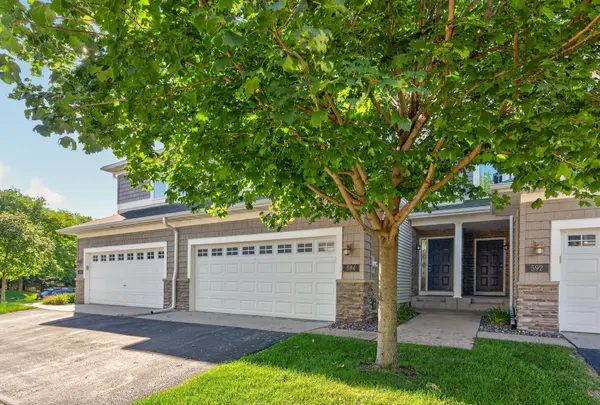 594 Sutherland DR, Woodbury, MN 55129