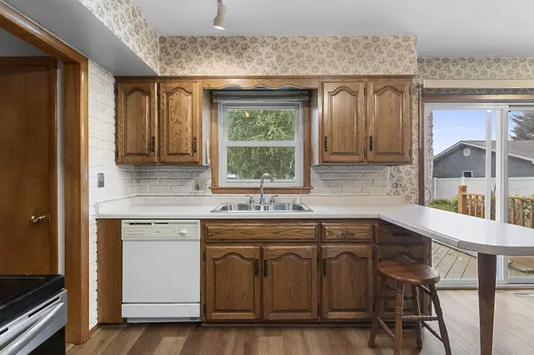 896 W 18TH AVE, Oshkosh, WI 54902