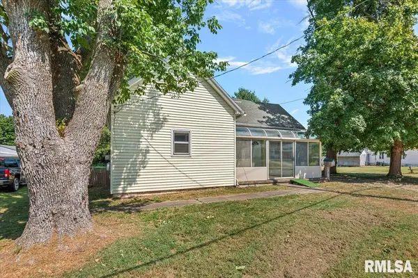 1409 E Main Cross ST, Taylorville, IL 62568