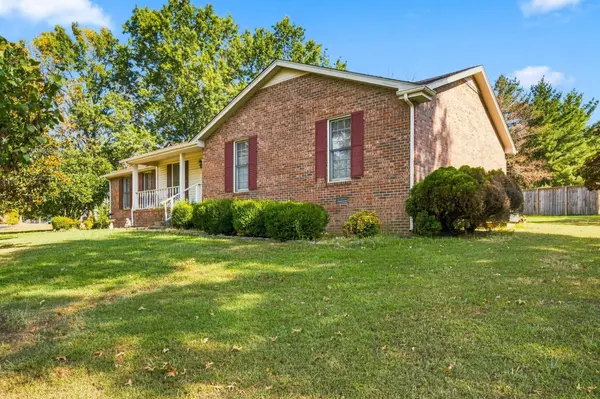 3300 Curtiswood Ln #E, Springfield, TN 37172