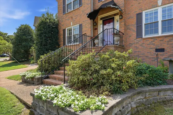 8456 Indian Hills Dr, Nashville, TN 37221