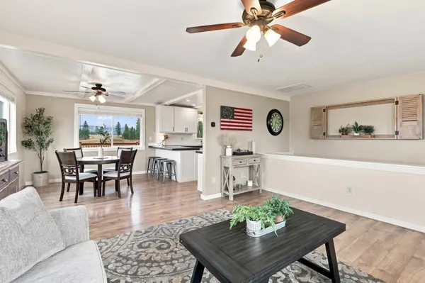 32326 N Elk-Chattaroy Rd, Chattaroy, WA 99003