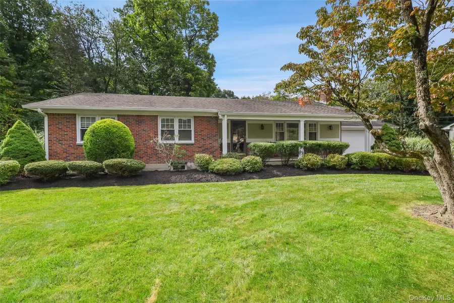 471 Hilltop RD, Yorktown Heights, NY 10598