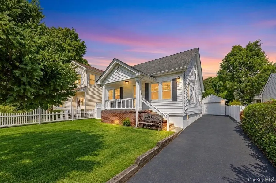 49 Collins AVE, Kings Park, NY 11754