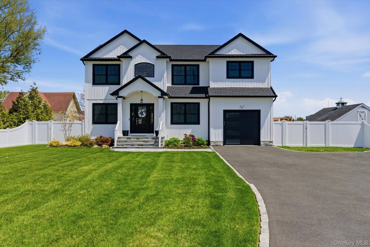 240 Clocks BLVD, Massapequa, NY 11758
