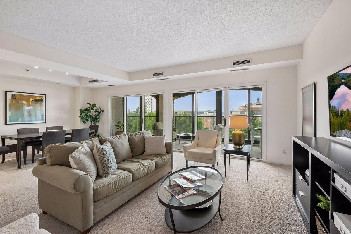 1201 Yale PL #403, Minneapolis, MN 55403