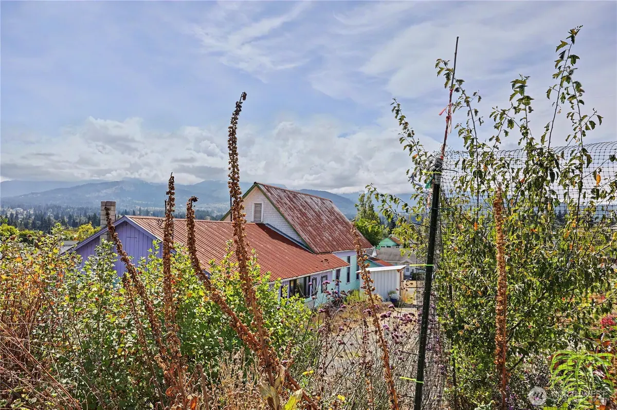 1027 W Seventh ST, Port Angeles, WA 98363