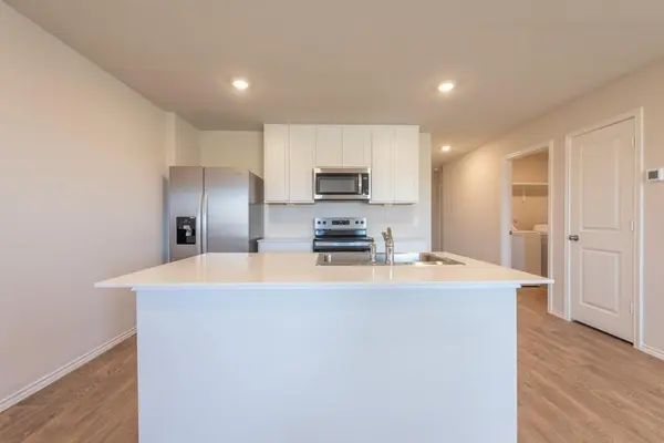 2115 Windflower LN, Luling, TX 78648