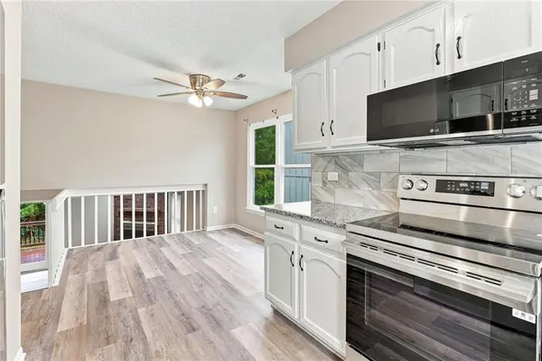 8860 Gallery ST, Lenexa, KS 66215