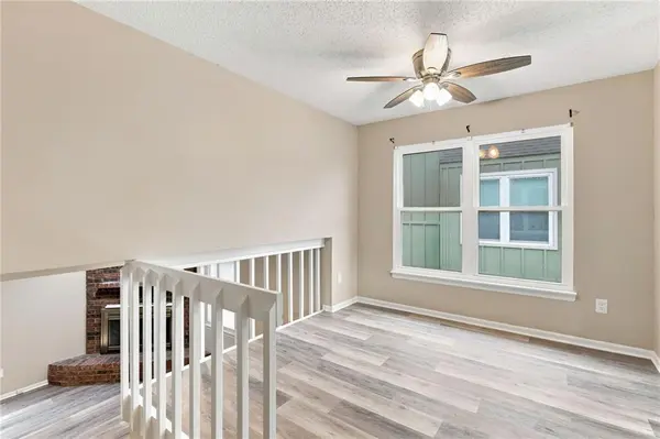 8860 Gallery ST, Lenexa, KS 66215