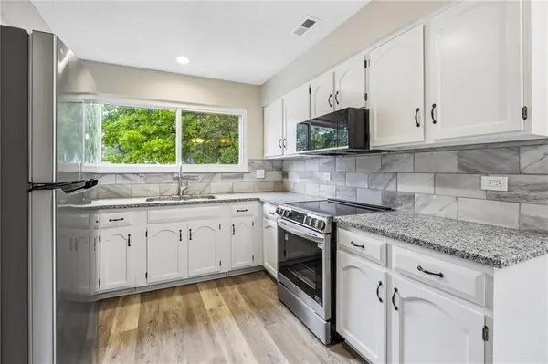 8862 Gallery ST, Lenexa, KS 66215