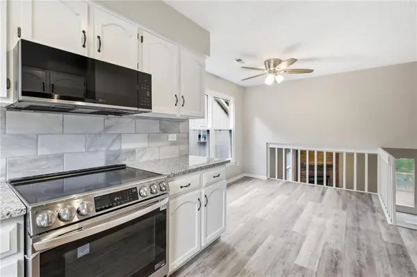 8862 Gallery ST, Lenexa, KS 66215