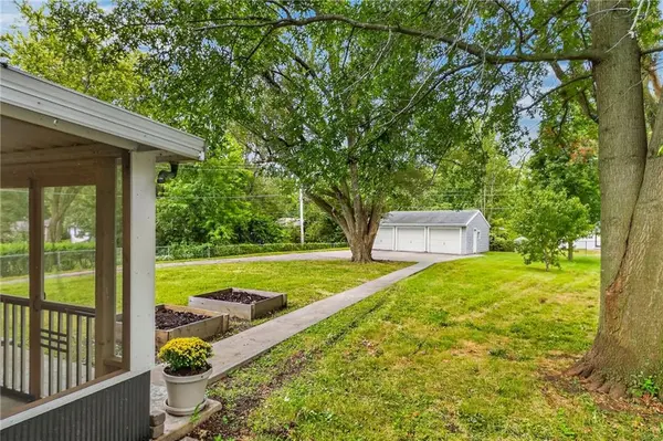 5402 Frederick AVE, St Joseph, MO 64506