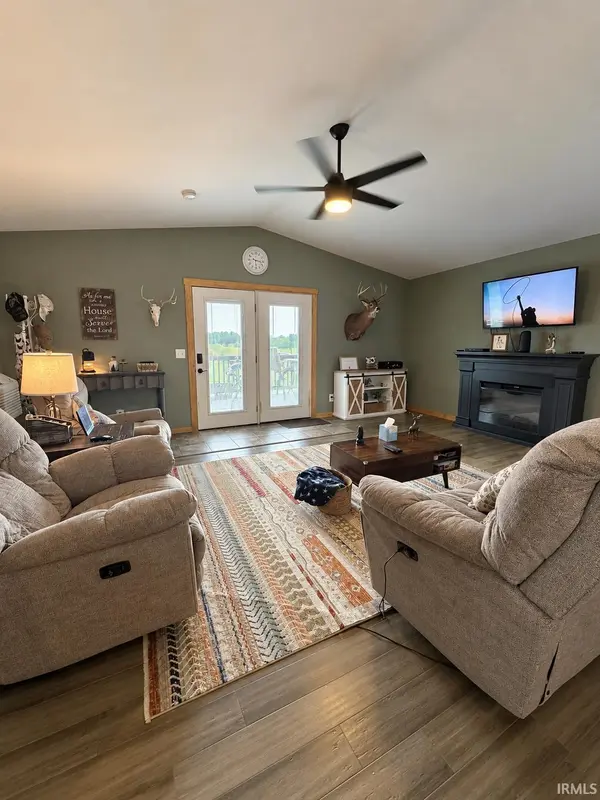 3338 W County Road 25 N ***, Petersburg, IN 47567-8089
