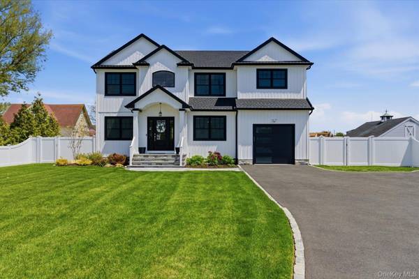 240 Clocks BLVD, Massapequa, NY 11758