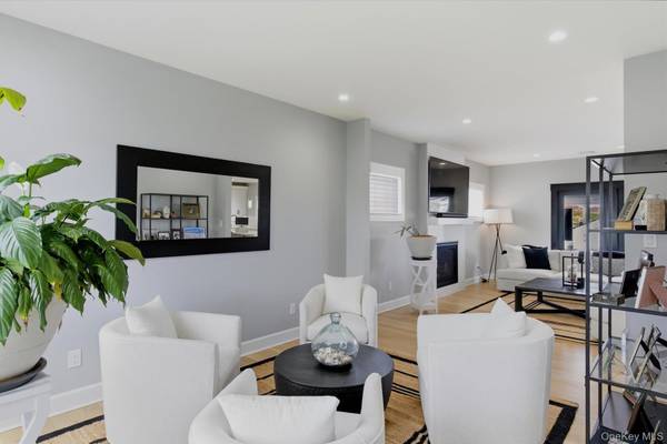 240 Clocks BLVD, Massapequa, NY 11758