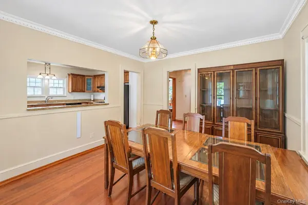 49 Collins AVE, Kings Park, NY 11754