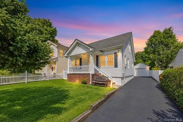 49 Collins AVE, Kings Park, NY 11754