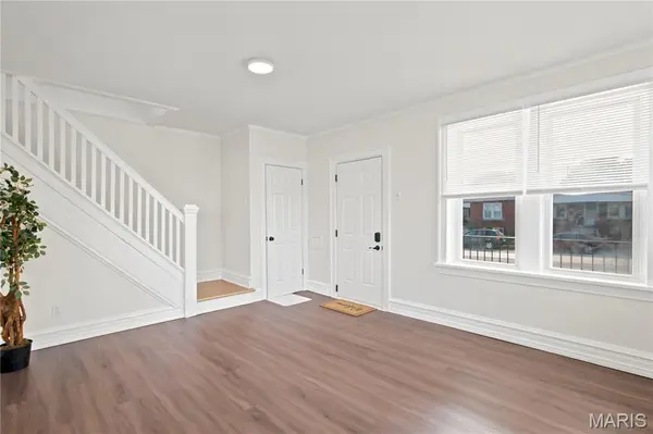 6809 Morgan Ford RD, St Louis, MO 63116