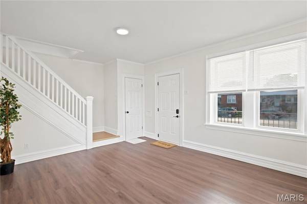 6809 Morgan Ford RD, St Louis, MO 63116