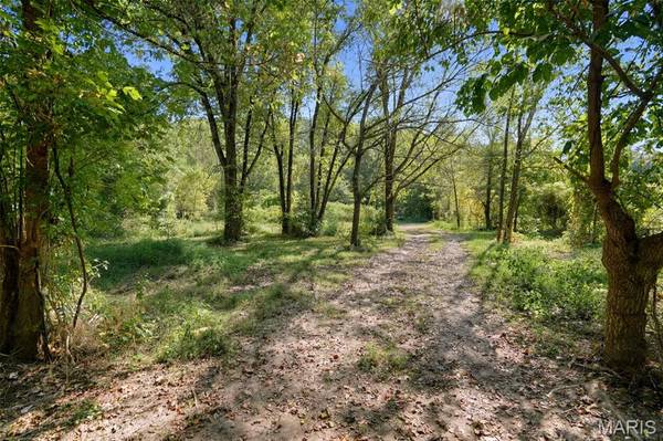 1150 South RD, Ellington, MO 63638
