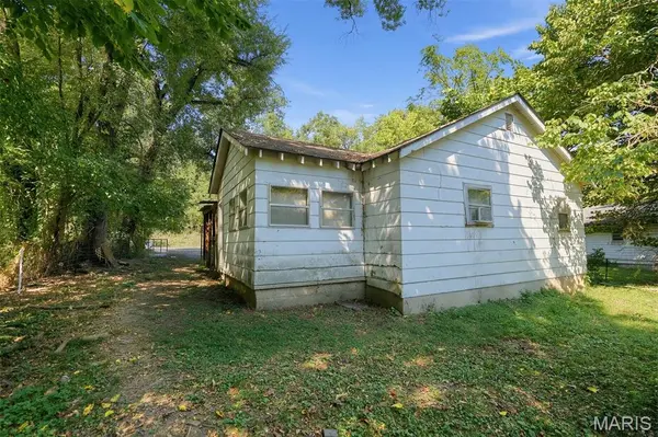 1150 South RD, Ellington, MO 63638