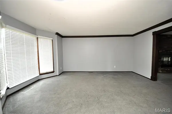 3604 Viembra DR, Florissant, MO 63034