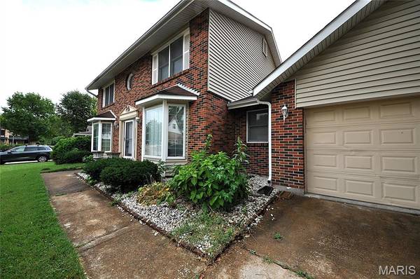 3604 Viembra DR, Florissant, MO 63034