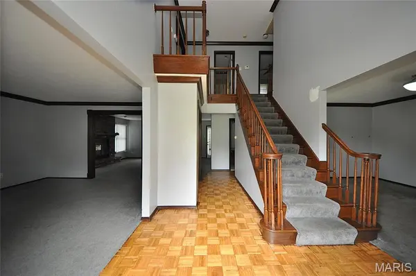 3604 Viembra DR, Florissant, MO 63034