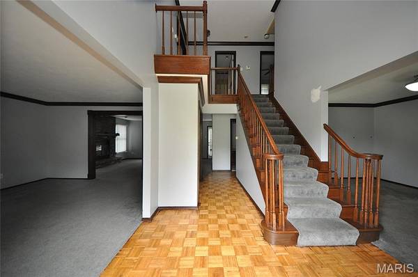 3604 Viembra DR, Florissant, MO 63034