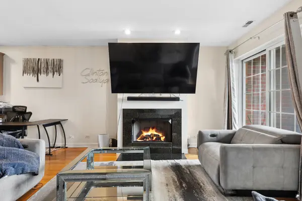 4011 W Fullerton AVE #3W, Chicago, IL 60639