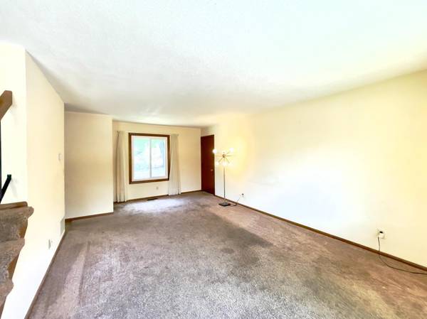 3235 Hamlet DR, Woodbury, MN 55125