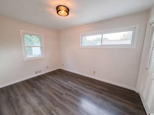 572 11th AVE NW, New Brighton, MN 55112