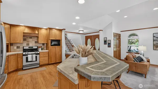 16702 143rd AVE SE, Renton, WA 98058