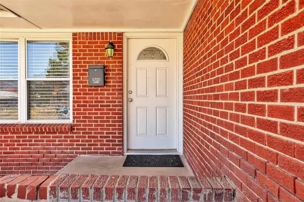 5700 NW 47th ST, Warr Acres, OK 73122
