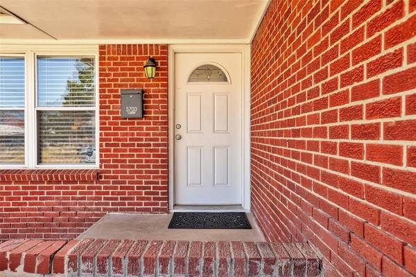 5700 NW 47th ST, Warr Acres, OK 73122