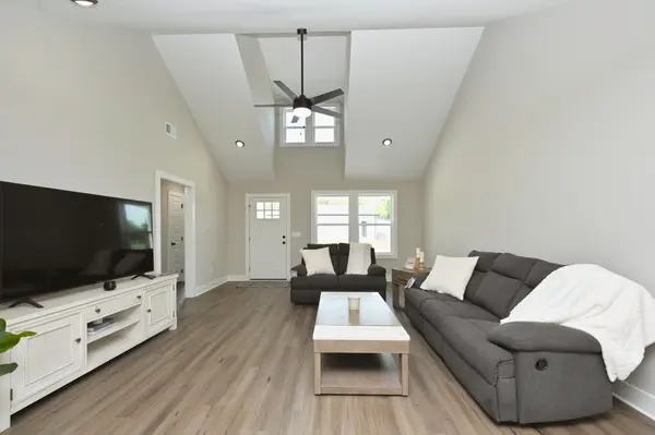 90 Donna Dr, Hendersonville, TN 37075