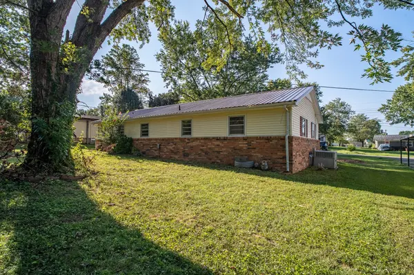 318 Tipton St, Lawrenceburg, TN 38464