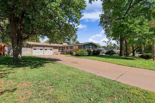 9800 W Shade Ave, Wichita, KS 67212