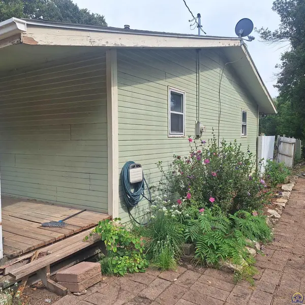 206 E 2nd ST, Eskridge, KS 66423