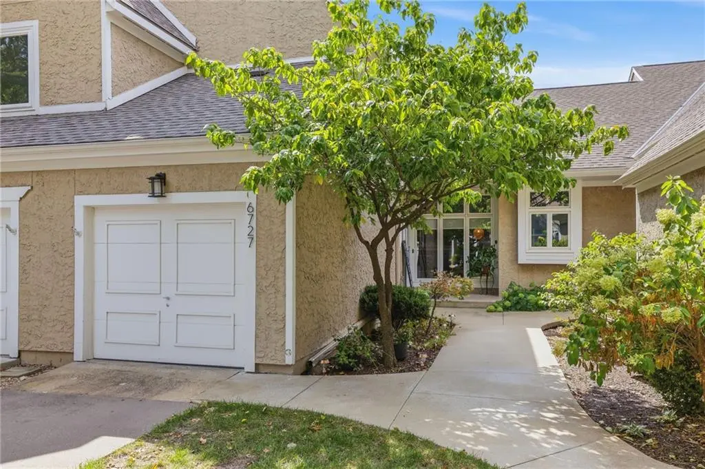 6727 W 126th CT, Overland Park, KS 66209