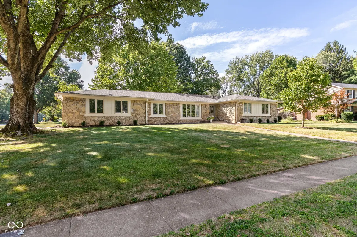 10606 E Lakeshore DR, Carmel, IN 46033