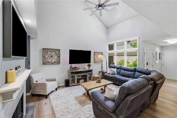 6727 W 126th CT, Overland Park, KS 66209