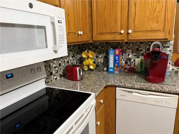 6527 Sioux DR, Parkville, MO 64152