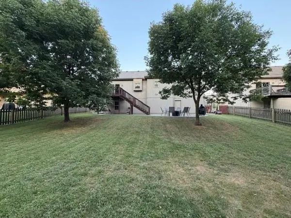 9025 SW 10th ST, Blue Springs, MO 64064