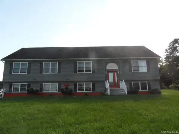 26 Winters LN, Middletown, NY 10940