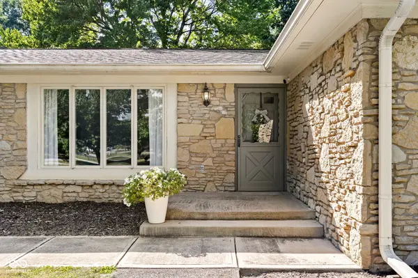 10606 E Lakeshore DR, Carmel, IN 46033